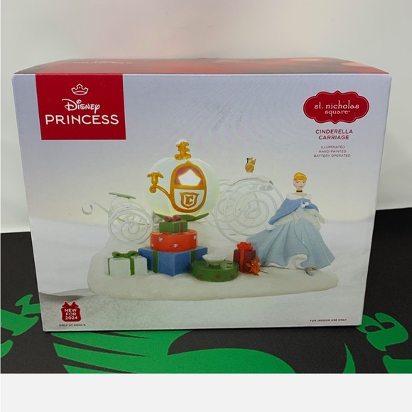 NWT Disney Cinderella Carriage St. Nicholas Square Christmas Village set - Picture 1 of 4